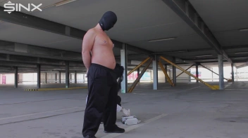 Im Parkhaus die Nippel genadelt Screencap 38 on sinx.preview.netperv.com