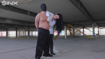 Im Parkhaus die Nippel genadelt Screencap 40 on sinx.preview.netperv.com