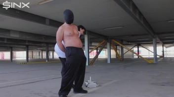 Im Parkhaus die Nippel genadelt Screencap 41 on sinx.preview.netperv.com