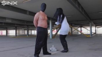 Im Parkhaus die Nippel genadelt Screencap 8 on sinx.preview.netperv.com