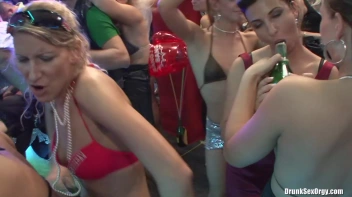 Bikini Beach Balls Part 3 - Cam 2 Screencap 41 on sinx.preview.netperv.com