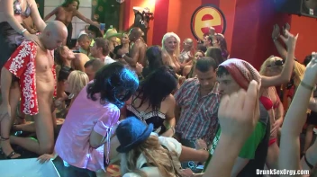 Bikini Beach Balls Part 3 - Cam 2 Screencap 55 on sinx.preview.netperv.com