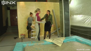 Sexy Professionals Mud Wrestling Mania Screencap 16 on sinx.preview.netperv.com