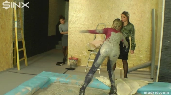 Sexy Professionals Mud Wrestling Mania Screencap 17 on sinx.preview.netperv.com