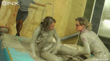 Sexy Professionals Mud Wrestling Mania Screencap 43 on sinx.preview.netperv.com
