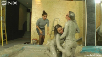 Sexy Professionals Mud Wrestling Mania Screencap 45 on sinx.preview.netperv.com