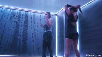 We Wanna Work It Wet! Screencap 9 on sinx.preview.netperv.com