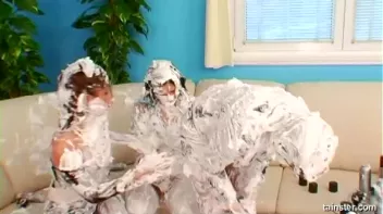 Shaving Foam Battle Screencap 92 on sinx.preview.netperv.com