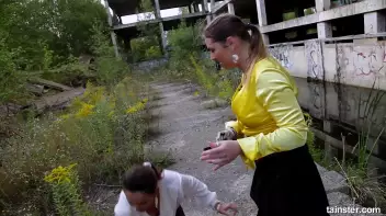 Valentina's fully clothed pissing in action Screencap 102 on sinx.preview.netperv.com