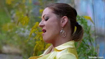 Valentina's fully clothed pissing in action Screencap 24 on sinx.preview.netperv.com