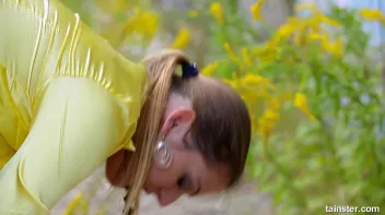 Valentina's fully clothed pissing in action Screencap 64 on sinx.preview.netperv.com