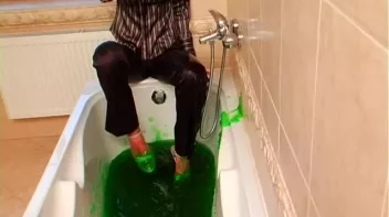 She Loves To Get Messy Any Way She Can Screencap 18 on sinx.preview.netperv.com