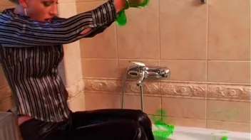 She Loves To Get Messy Any Way She Can Screencap 31 on sinx.preview.netperv.com