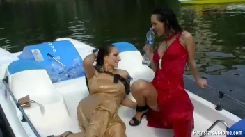 Exhibitionist Wetlook Boat Babes Screencap 66 on sinx.preview.netperv.com