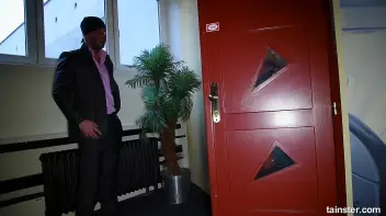 The beauty and her bodyguard Screencap 1 on sinx.preview.netperv.com