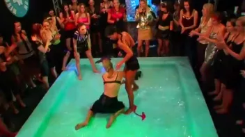 Lora Licious vs. Susan Snow Screencap 26 on sinx.preview.netperv.com