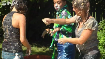 Wet And Messy Duo Splosh Their Friend Screencap 12 on sinx.preview.netperv.com