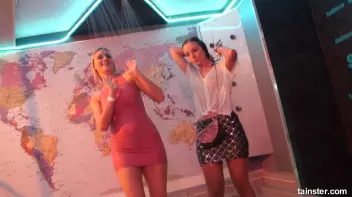 Dancing babes Screencap 14 on sinx.preview.netperv.com