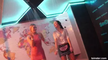 Dancing babes Screencap 15 on sinx.preview.netperv.com