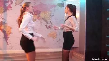 Dancing babes Screencap 17 on sinx.preview.netperv.com