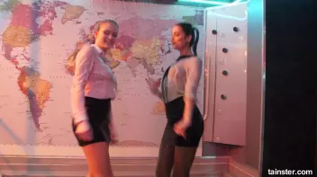 Dancing babes Screencap 23 on sinx.preview.netperv.com