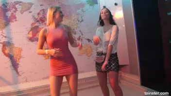 Dancing babes Screencap 3 on sinx.preview.netperv.com