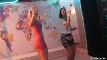 Dancing babes Screencap 4 on sinx.preview.netperv.com