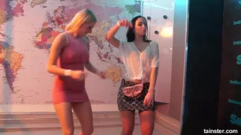 Dancing babes Screencap 6 on sinx.preview.netperv.com