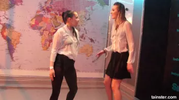 Dancing babes Screencap 65 on sinx.preview.netperv.com