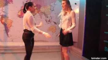 Dancing babes Screencap 66 on sinx.preview.netperv.com