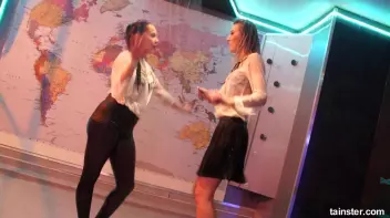 Dancing babes Screencap 69 on sinx.preview.netperv.com