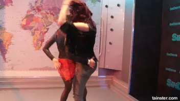 Dancing babes Screencap 73 on sinx.preview.netperv.com