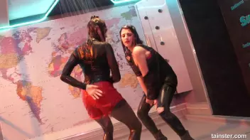 Dancing babes Screencap 82 on sinx.preview.netperv.com