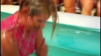 Trying To Maintain Their Composure In The Oil Screencap 28 on sinx.preview.netperv.com