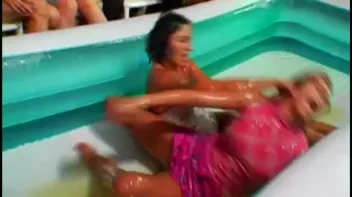 Trying To Maintain Their Composure In The Oil Screencap 31 on sinx.preview.netperv.com