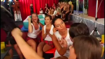 Trying To Maintain Their Composure In The Oil Screencap 4 on sinx.preview.netperv.com