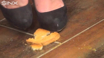 Brunette Babe Crushes Food And Licks Toes Screencap 12 on sinx.preview.netperv.com