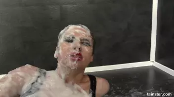 Cute DJ gets bit slimy Screencap 97 on sinx.preview.netperv.com