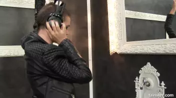 Cute DJ gets bit slimy Screencap 1 on sinx.preview.netperv.com