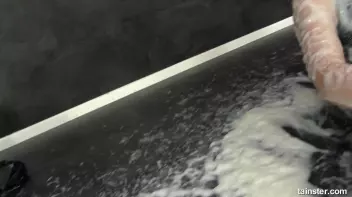 Cute DJ gets bit slimy Screencap 101 on sinx.preview.netperv.com