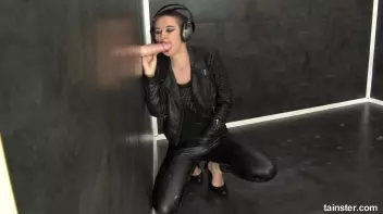 Cute DJ gets bit slimy Screencap 17 on sinx.preview.netperv.com