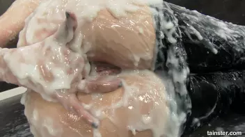 Cute DJ gets bit slimy Screencap 83 on sinx.preview.netperv.com