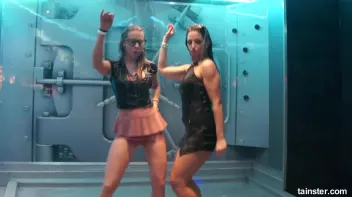 Soaking wet babes shaking their booties Screencap 21 on sinx.preview.netperv.com