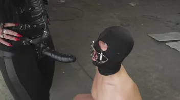 Blas Ihn tief , den Gummischwanz Screencap 2 on sinx.preview.netperv.com