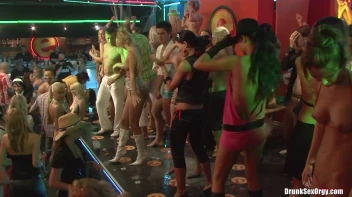 Bikini Beach Balls Part 5 - Cam 3 Screencap 79 on sinx.preview.netperv.com