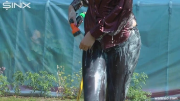 Messy blonde hoses herself down Screencap 3 on sinx.preview.netperv.com