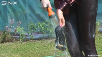 Messy blonde hoses herself down Screencap 10 on sinx.preview.netperv.com