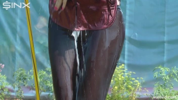 Messy blonde hoses herself down Screencap 15 on sinx.preview.netperv.com