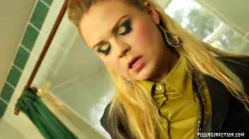 Who Needs A Tub When You've Got Piss Showers Screencap 18 on sinx.preview.netperv.com