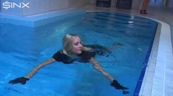 Gorgeous Models Get Wet For The Gym Guys! Screencap 27 on sinx.preview.netperv.com